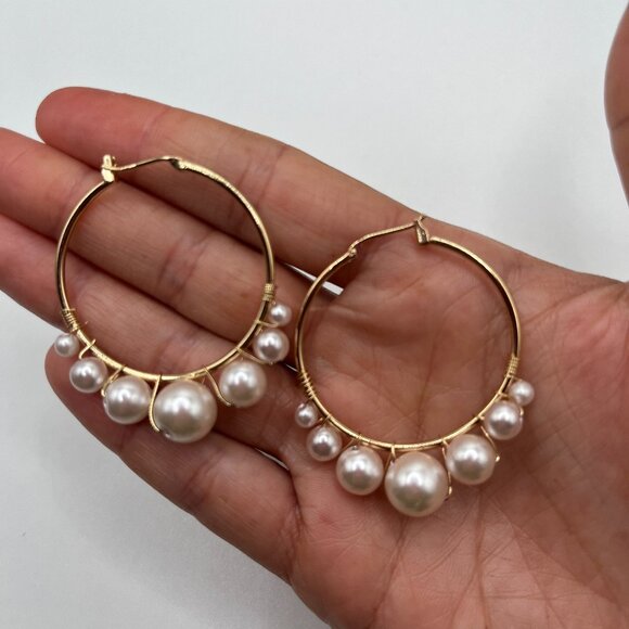Pearl Hoop Earrings: Sleek Contemporary Design - Picture 1 of 3